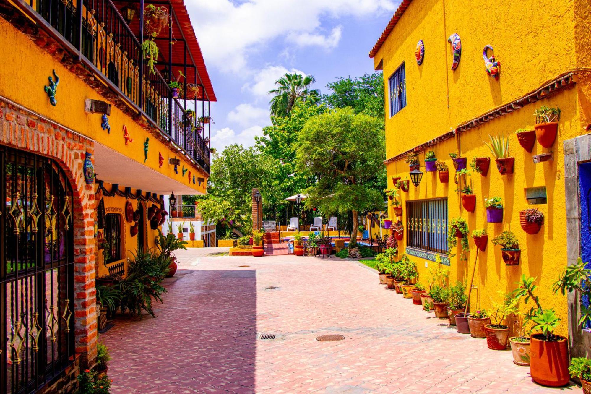 Posada Las Margaritas Tlaquepaque Exterior photo
