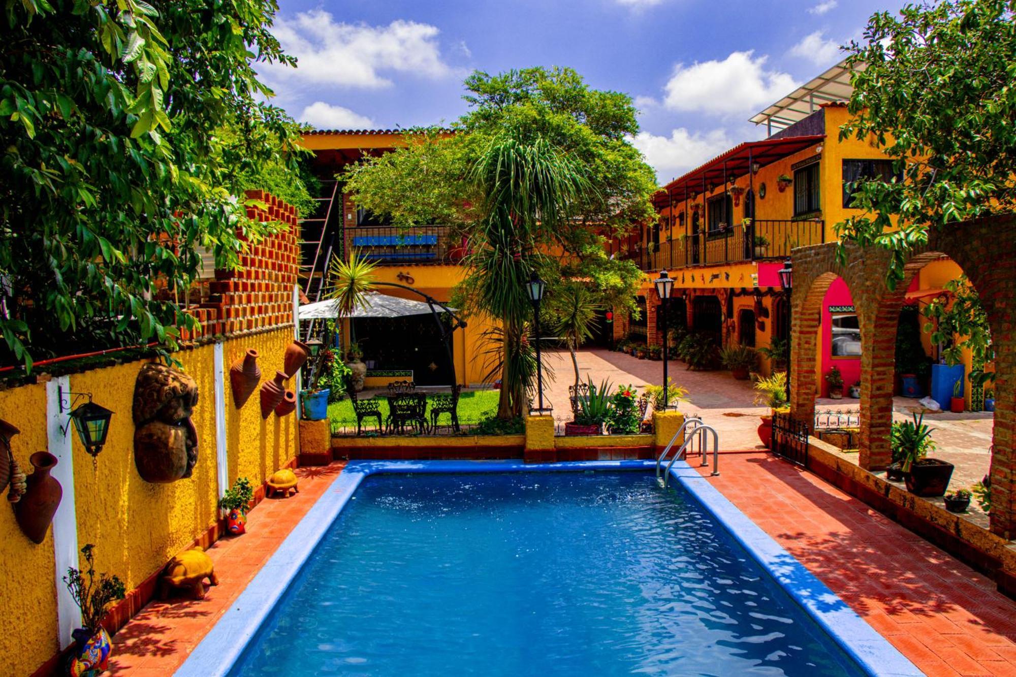 Posada Las Margaritas Tlaquepaque Exterior photo