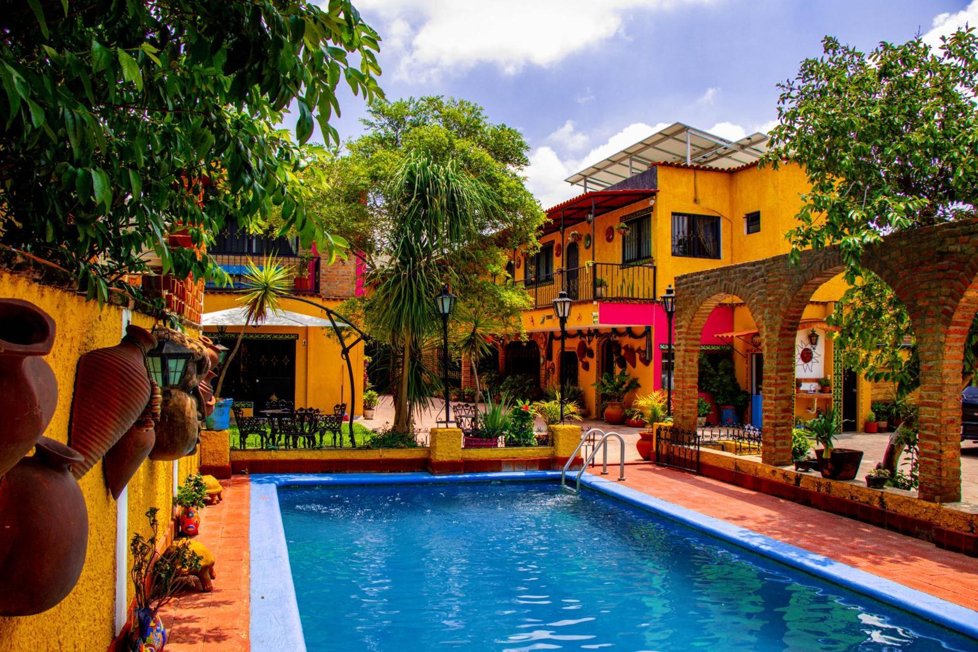 Posada Las Margaritas Tlaquepaque Exterior photo