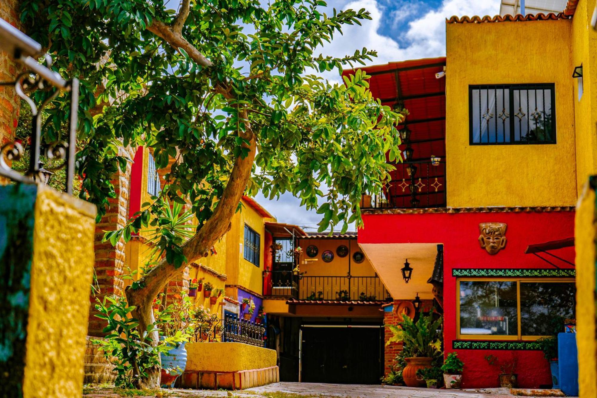 Posada Las Margaritas Tlaquepaque Exterior photo