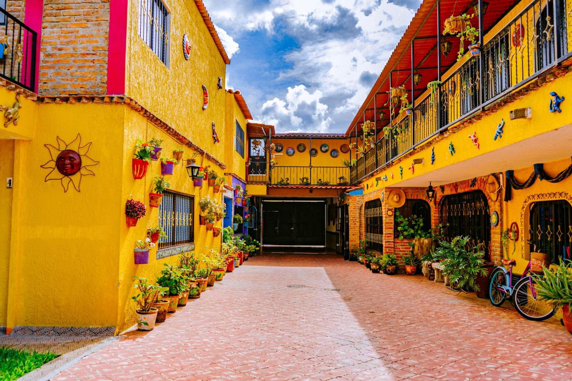 Posada Las Margaritas Tlaquepaque Exterior photo